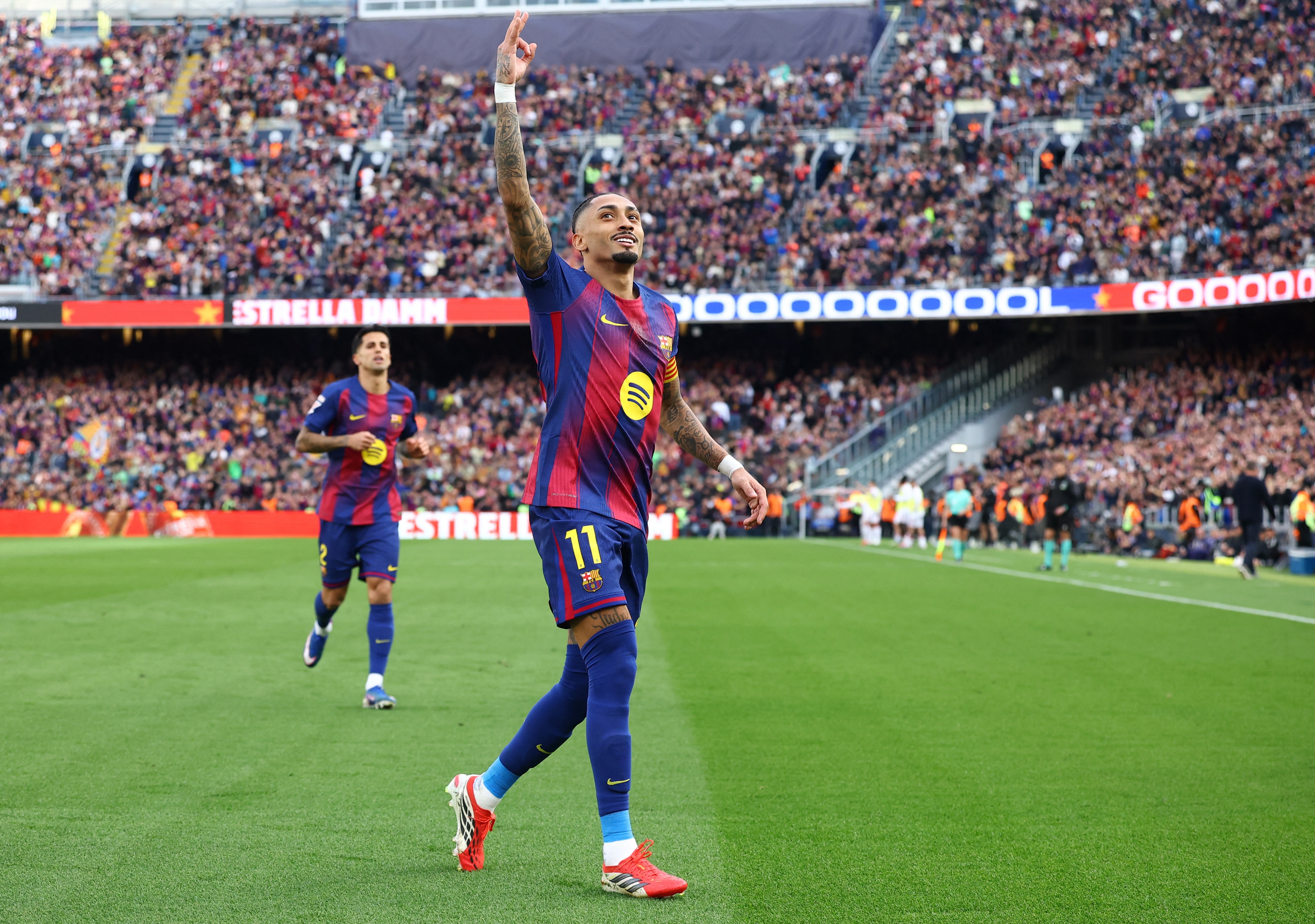 世界杯比赛直播地址-世体：巴萨与巴西队医沟通，已经谈到拉菲尼亚可能存在肌肉损伤